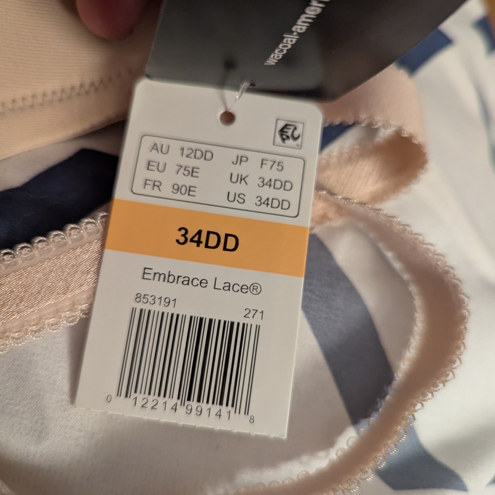 Wacoal Cream Bra with Elegant Detailing